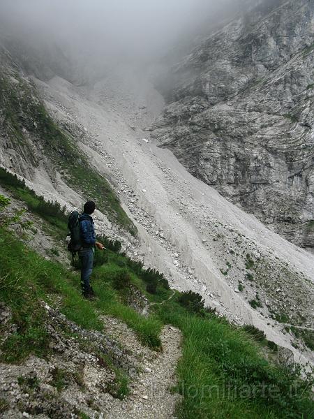 gi (8).jpg - Deposito franoso ai piedi della parete est del Monte Pizzocco